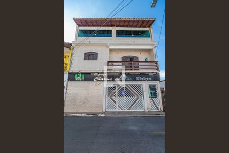 Casa para alugar com 150m², 2 quartos e 1 vaga Casa para alugar com 150m², 2 quartos e 1 vagaFachada