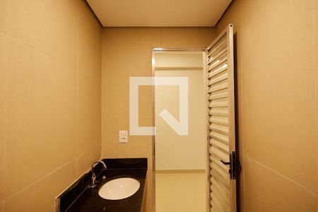 Banheiro de kitnet/studio para alugar com 1 quarto, 25m² em Boa Vista, Belo Horizonte