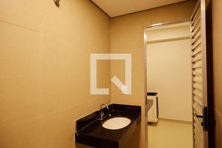 Banheiro de kitnet/studio para alugar com 1 quarto, 25m² em Boa Vista, Belo Horizonte