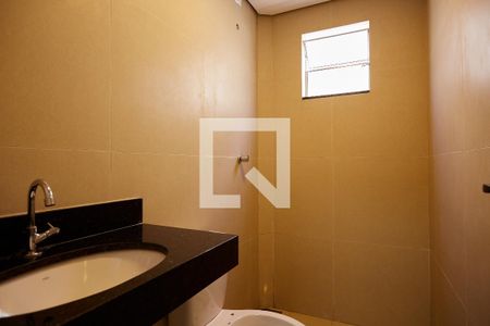 Banheiro de kitnet/studio para alugar com 1 quarto, 21m² em Boa Vista, Belo Horizonte