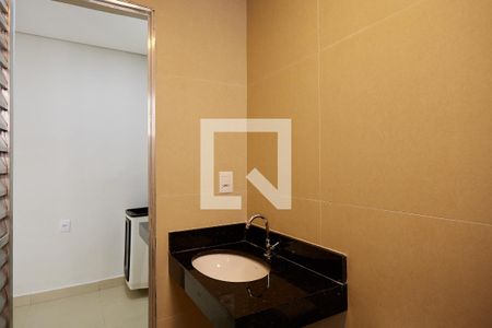 Banheiro de kitnet/studio para alugar com 1 quarto, 21m² em Boa Vista, Belo Horizonte