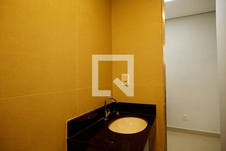 Banheiro de kitnet/studio para alugar com 1 quarto, 21m² em Boa Vista, Belo Horizonte