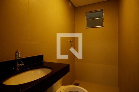 Banheiro de kitnet/studio para alugar com 1 quarto, 25m² em Boa Vista, Belo Horizonte