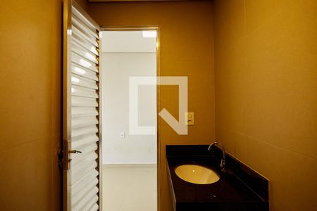 Banheiro de kitnet/studio para alugar com 1 quarto, 25m² em Boa Vista, Belo Horizonte