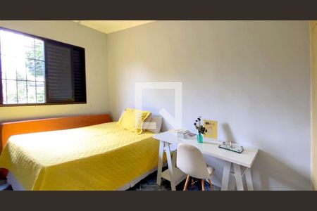 Casa à venda com 362m², 5 quartos e 2 vagas Casa à venda com 362m², 5 quartos e 2 vagasQuarto 4