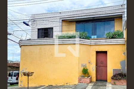 Casa à venda com 362m², 5 quartos e 2 vagas Casa à venda com 362m², 5 quartos e 2 vagasFachada