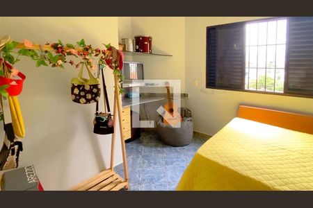 Casa à venda com 362m², 5 quartos e 2 vagas Casa à venda com 362m², 5 quartos e 2 vagasQuarto 4