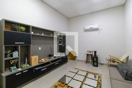 Sala de TV de casa de condomínio para alugar com 3 quartos, 400m² em Conjunto Habitacional Vila Santana (sousas), Campinas