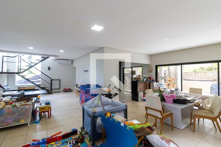 Sala de casa de condomínio para alugar com 3 quartos, 400m² em Conjunto Habitacional Vila Santana (sousas), Campinas