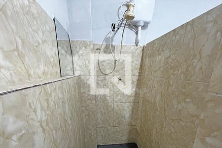 Banheiro do Quarto de casa para alugar com 1 quarto, 20m² em Estuário, Santos