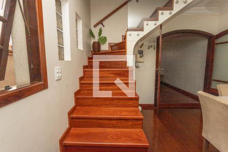 Escada da sala de Jantar de casa à venda com 4 quartos, 249m² em Centro, Diadema