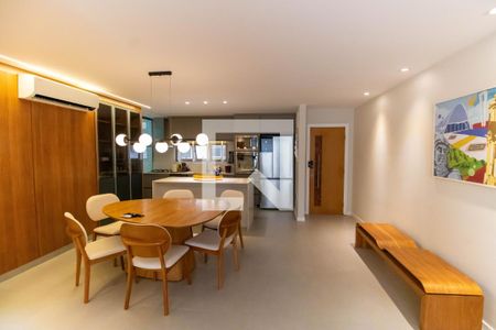 Sala de apartamento à venda com 3 quartos, 135m² em Piratininga, Niterói