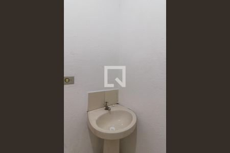 Banheiro de kitnet/studio para alugar com 1 quarto, 34m² em Jardim Cocaia, Guarulhos