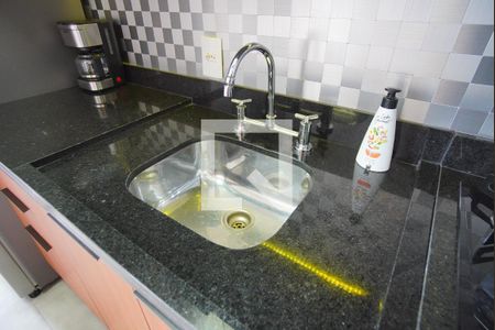 Cozinha - Torneira de apartamento para alugar com 1 quarto, 74m² em Jardim do Salso, Porto Alegre