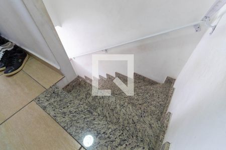 Casa de condomínio à venda com 65m², 3 quartos e 1 vaga Casa de condomínio à venda com 65m², 3 quartos e 1 vagaEscada