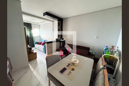 Sala de casa à venda com 2 quartos, 60m² em Jardim Industrial, Contagem