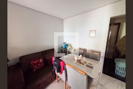 Sala de casa à venda com 2 quartos, 60m² em Jardim Industrial, Contagem