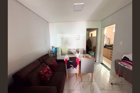 Sala de casa à venda com 2 quartos, 60m² em Jardim Industrial, Contagem