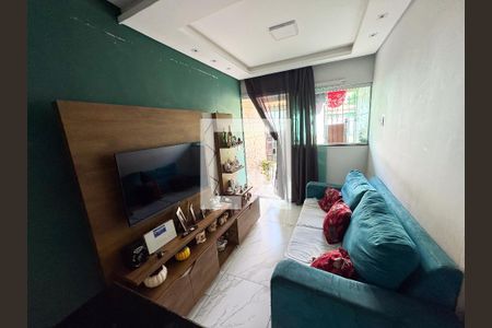 Sala de casa à venda com 2 quartos, 60m² em Jardim Industrial, Contagem