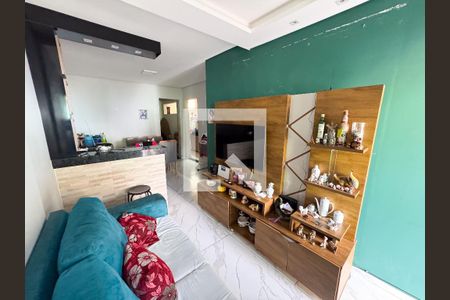 Sala de casa à venda com 2 quartos, 60m² em Jardim Industrial, Contagem