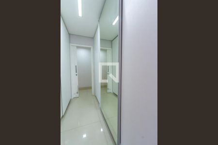 Apartamento à venda com 155m², 3 quartos e 3 vagas Apartamento à venda com 155m², 3 quartos e 3 vagasCloset da Suíte 3