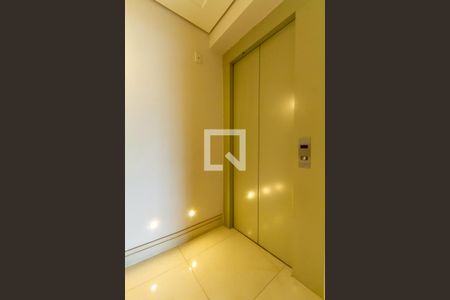 Apartamento à venda com 155m², 3 quartos e 3 vagas Apartamento à venda com 155m², 3 quartos e 3 vagasHall Privativo