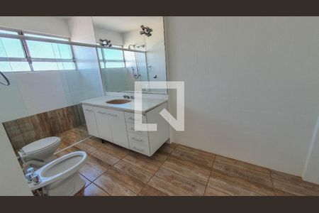 Banheiro de apartamento à venda com 4 quartos, 200m² em Auxiliadora, Porto Alegre