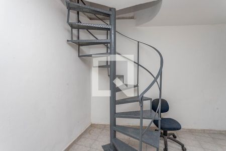 Escada  de casa para alugar com 1 quarto, 45m² em Vila Nogueira, Diadema