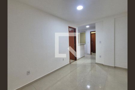 Sala de apartamento para alugar com 1 quarto, 35m² em Recreio dos Bandeirantes, Rio de Janeiro