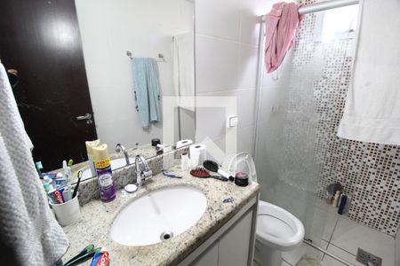 Banheiro do Quarto 1 de apartamento para alugar com 3 quartos, 100m² em Saraiva, Uberlândia