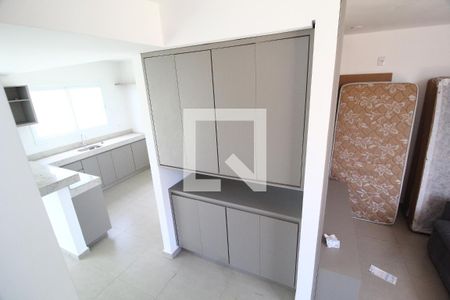 Sala de casa de condomínio para alugar com 3 quartos, 82m² em Granja Marileusa, Uberlândia