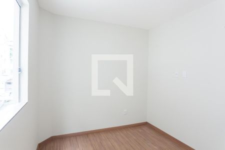 quarto  de apartamento para alugar com 2 quartos, 63m² em Arvoredo, Contagem