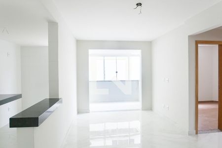 sala de apartamento para alugar com 2 quartos, 63m² em Arvoredo, Contagem