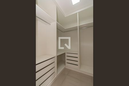 Closet da suíte de casa de condomínio para alugar com 3 quartos, 160m² em Jardim do Jatoba, Hortolândia