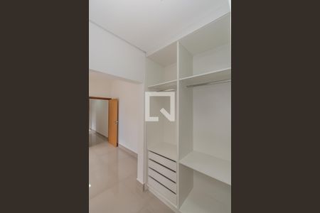 Closet da suíte de casa de condomínio para alugar com 3 quartos, 160m² em Jardim do Jatoba, Hortolândia