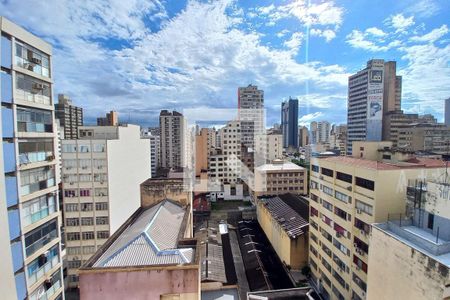 Vista da sala  de apartamento para alugar com 2 quartos, 104m² em Centro, Campinas