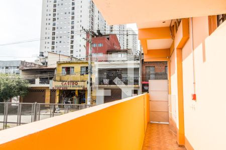 Entrada de casa para alugar com 1 quarto, 29m² em Jardim Cibele, Carapicuíba