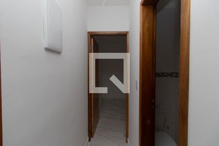 Corredor Quarto de apartamento para alugar com 1 quarto, 26m² em Vila Mazzei, São Paulo