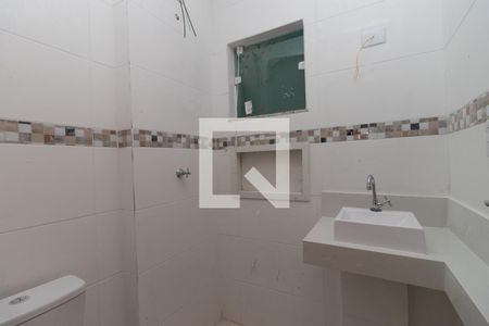 Banheiro de apartamento para alugar com 1 quarto, 26m² em Vila Mazzei, São Paulo