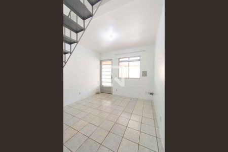 Sala de casa de condomínio para alugar com 2 quartos, 45m² em Rio Branco, Canoas