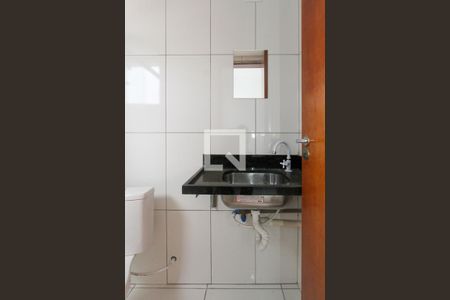 banheiro de apartamento para alugar com 1 quarto, 27m² em Vila Cleonice, São Paulo