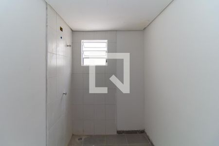 Banheiro de kitnet/studio para alugar com 1 quarto, 35m² em Vila Cleonice, São Paulo