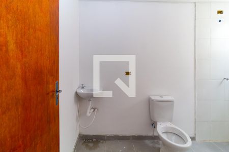 Banheiro de kitnet/studio para alugar com 1 quarto, 35m² em Vila Cleonice, São Paulo