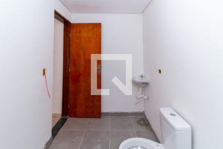 Banheiro de kitnet/studio para alugar com 1 quarto, 35m² em Vila Cleonice, São Paulo