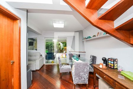 Sala de casa de condomínio à venda com 3 quartos, 108m² em Jardim Sabará, Porto Alegre