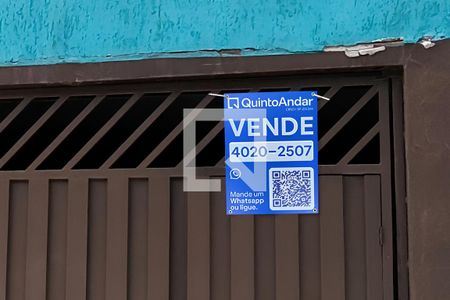 Casa à venda com 151m², 2 quartos e 2 vagas Casa à venda com 151m², 2 quartos e 2 vagasFachada