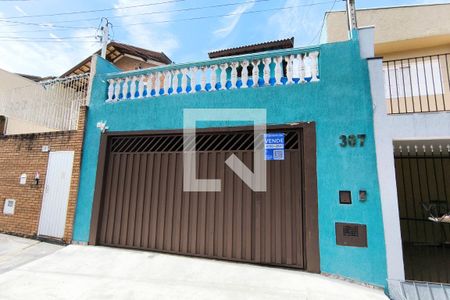 Casa à venda com 151m², 2 quartos e 2 vagas Casa à venda com 151m², 2 quartos e 2 vagasFachada