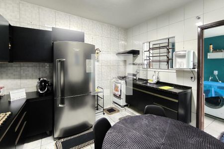 Casa à venda com 151m², 2 quartos e 2 vagas Casa à venda com 151m², 2 quartos e 2 vagasCozinha