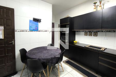 Casa à venda com 151m², 2 quartos e 2 vagas Casa à venda com 151m², 2 quartos e 2 vagasCozinha