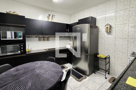 Casa à venda com 151m², 2 quartos e 2 vagas Casa à venda com 151m², 2 quartos e 2 vagasCozinha